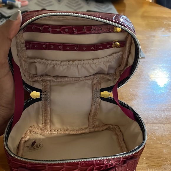 Small clutch, look like new. - Picture 3 of 4